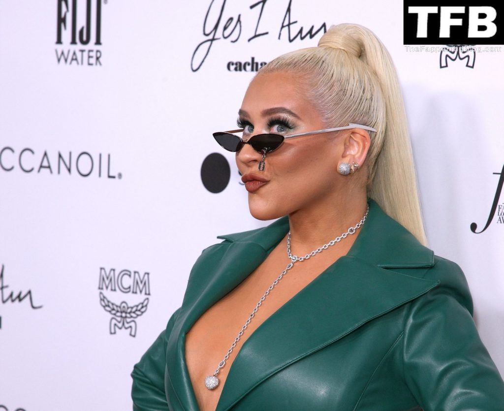 Christina Aguilera Sexy The Fappening Blog 18 1024x835 - Christina Aguilera Flaunts Her Sexy Breasts at The Daily Front Row’s 6th Annual Fashion Los Angeles Awards (87 Photos)