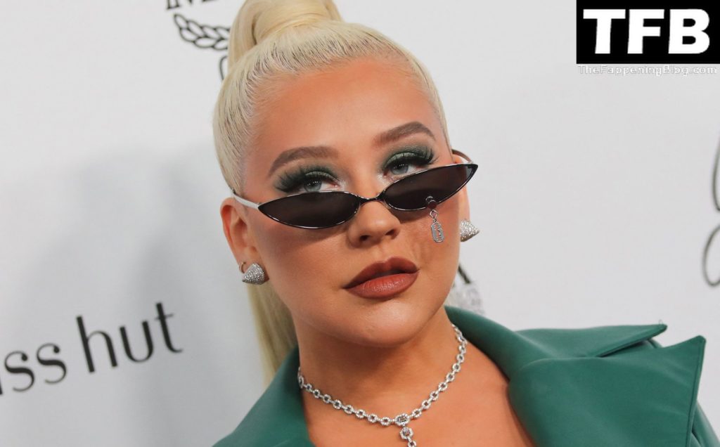 Christina Aguilera Sexy The Fappening Blog 38 1024x636 - Christina Aguilera Flaunts Her Sexy Breasts at The Daily Front Row’s 6th Annual Fashion Los Angeles Awards (87 Photos)