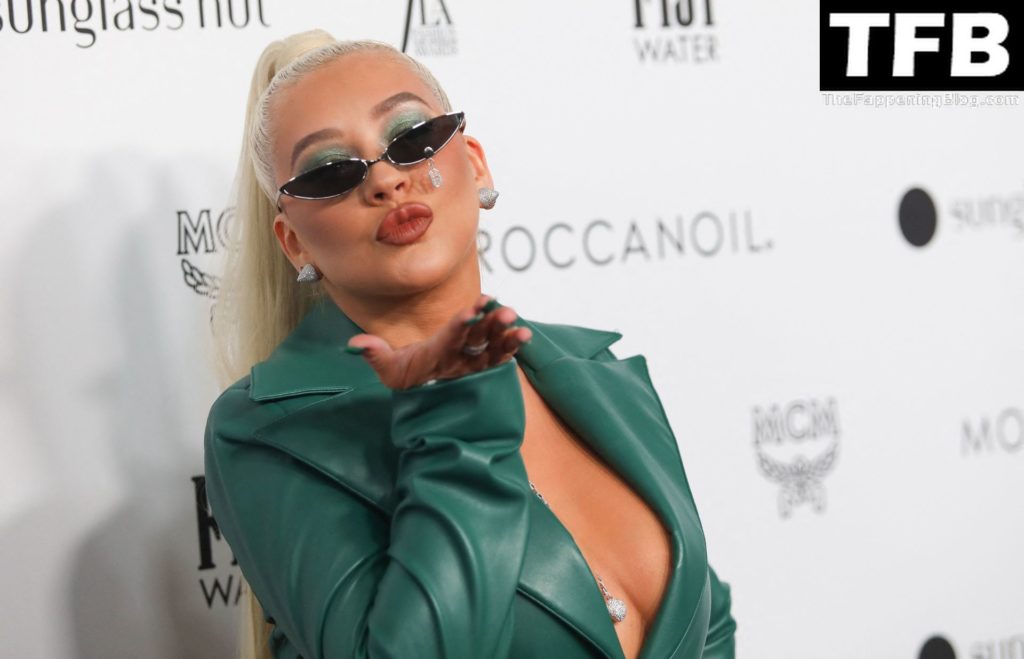 Christina Aguilera Sexy The Fappening Blog 40 1024x659 - Christina Aguilera Flaunts Her Sexy Breasts at The Daily Front Row’s 6th Annual Fashion Los Angeles Awards (87 Photos)