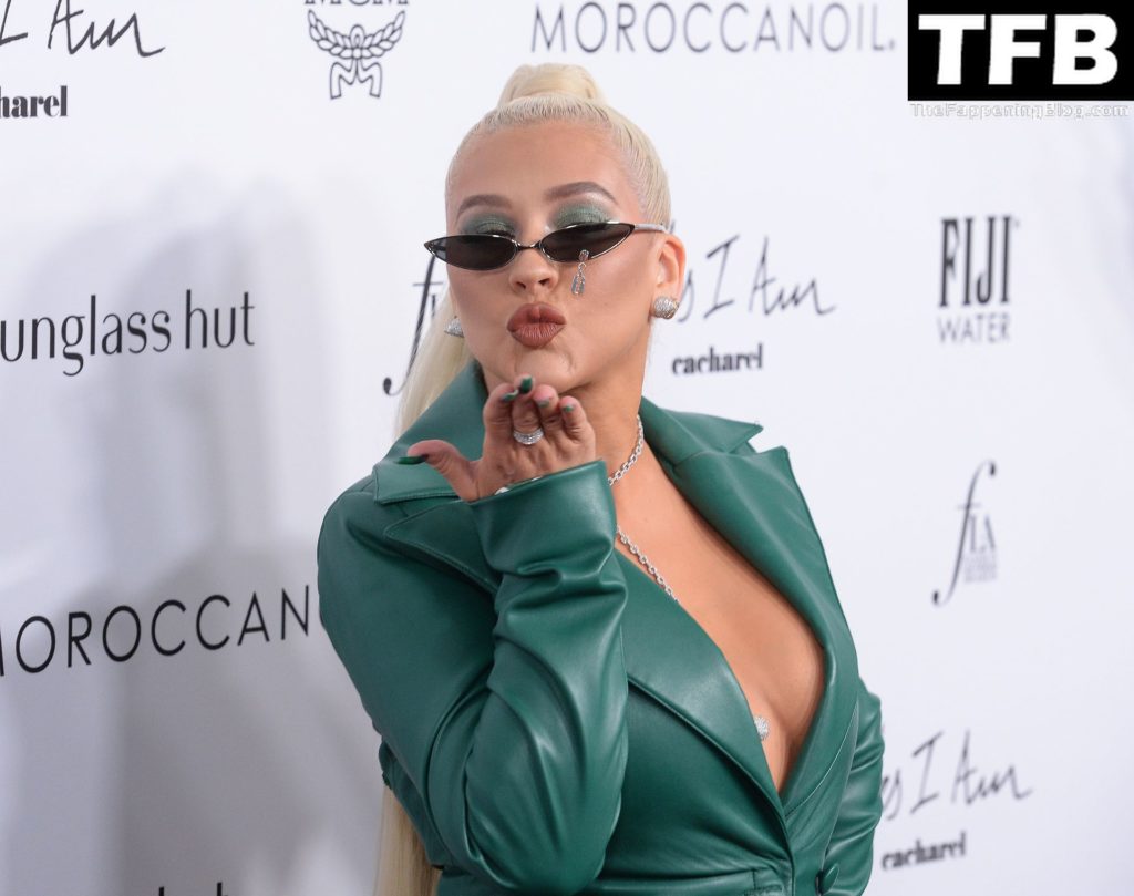 Christina Aguilera Sexy The Fappening Blog 63 1024x809 - Christina Aguilera Flaunts Her Sexy Breasts at The Daily Front Row’s 6th Annual Fashion Los Angeles Awards (87 Photos)