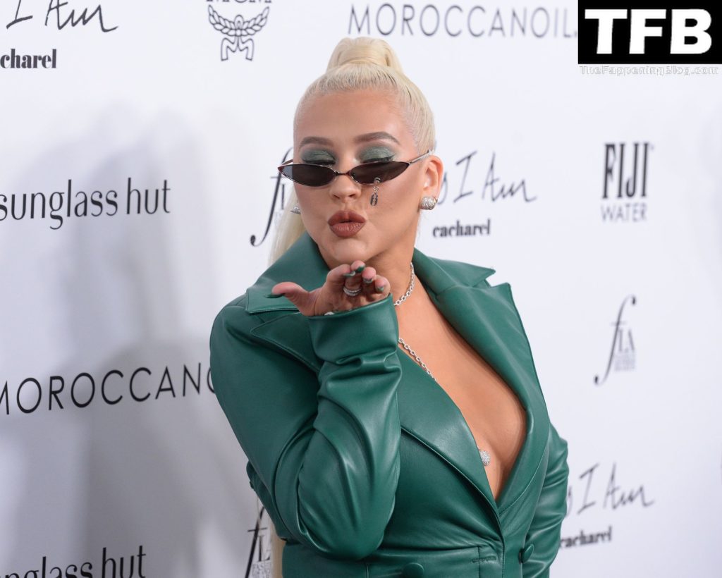 Christina Aguilera Sexy The Fappening Blog 64 1024x820 - Christina Aguilera Flaunts Her Sexy Breasts at The Daily Front Row’s 6th Annual Fashion Los Angeles Awards (87 Photos)