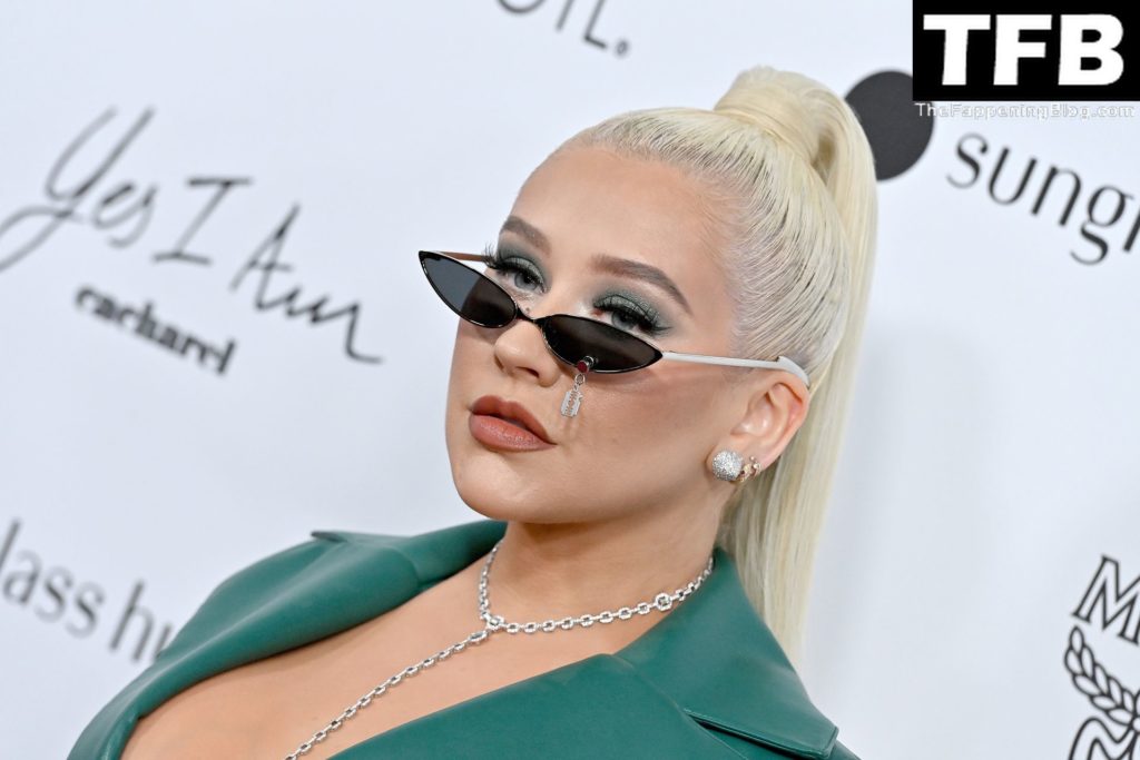 Christina Aguilera Sexy The Fappening Blog 68 1024x683 - Christina Aguilera Flaunts Her Sexy Breasts at The Daily Front Row’s 6th Annual Fashion Los Angeles Awards (87 Photos)