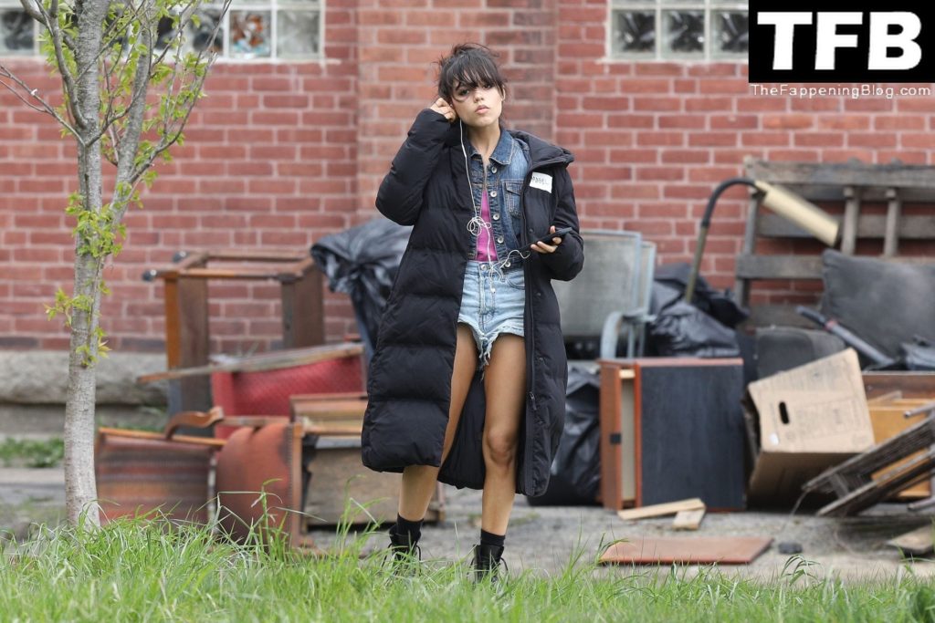 Jenna Ortega Sexy The Fappening Blog 17 1024x683 - Leggy Jenna Ortega is Spotted in Short Shorts on the Set of “Finest Kind” (24 Photos)