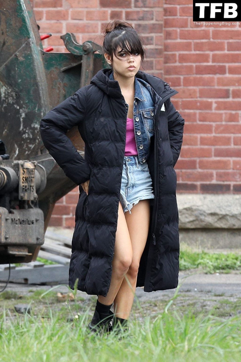 Jenna Ortega Sexy The Fappening Blog 19 1024x1536 - Leggy Jenna Ortega is Spotted in Short Shorts on the Set of “Finest Kind” (24 Photos)