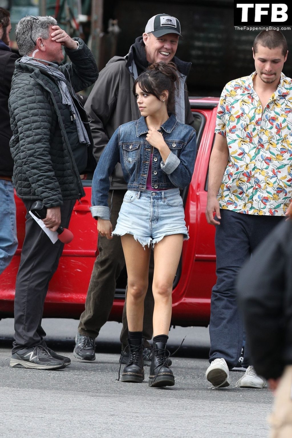 Jenna Ortega Sexy The Fappening Blog 9 1024x1536 - Leggy Jenna Ortega is Spotted in Short Shorts on the Set of “Finest Kind” (24 Photos)