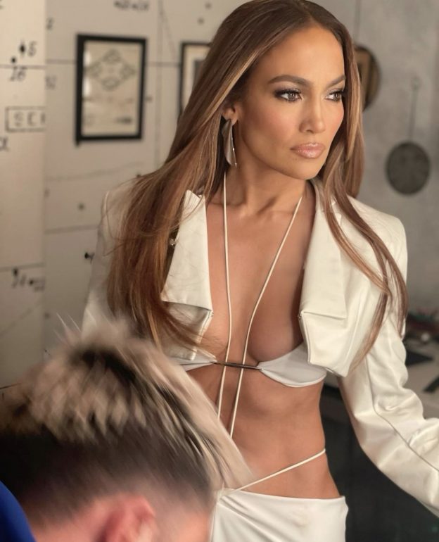 Jennifer Lopez Sexy Look TheFappening.Pro 1 624x770 - Jennifer Lopez Striptease in Hustlers (Pics and Video)