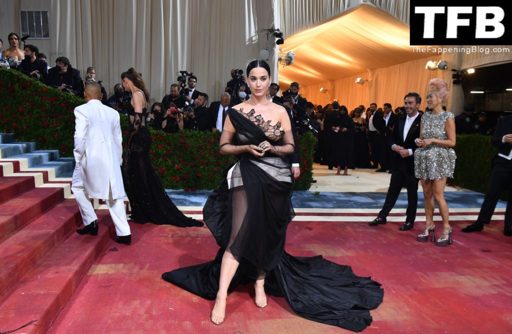Katy Perry Sexy The Fappening Blog 1 1024x668 - Katy Perry Displays Her Curves at The 2022 Met Gala in NYC (101 Photos)