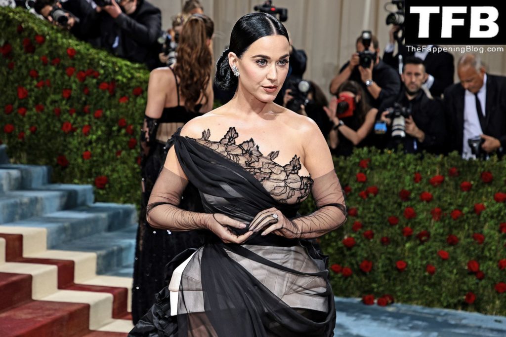 Katy Perry Sexy The Fappening Blog 28 1024x683 - Katy Perry Displays Her Curves at The 2022 Met Gala in NYC (101 Photos)