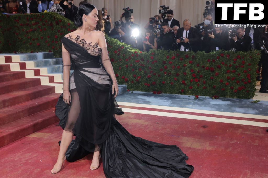 Katy Perry Sexy The Fappening Blog 3 1024x681 - Katy Perry Displays Her Curves at The 2022 Met Gala in NYC (101 Photos)