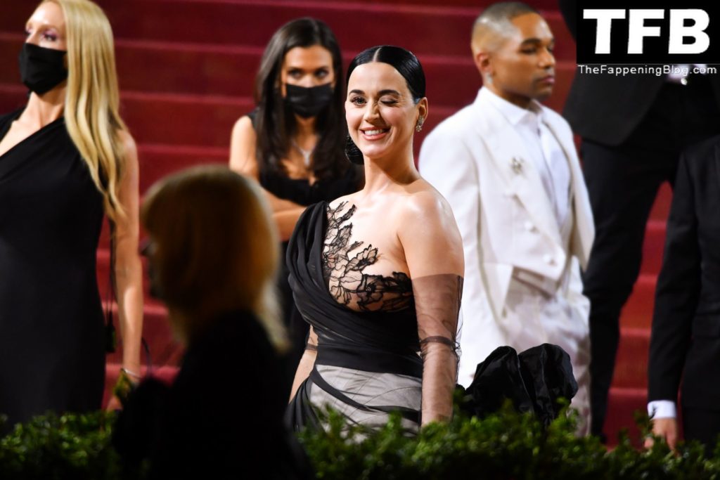 Katy Perry Sexy The Fappening Blog 30 1024x683 - Katy Perry Displays Her Curves at The 2022 Met Gala in NYC (101 Photos)