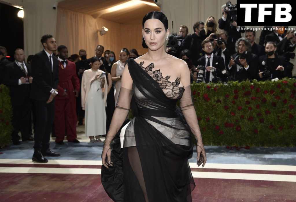 Katy Perry Sexy The Fappening Blog 35 1024x700 - Katy Perry Displays Her Curves at The 2022 Met Gala in NYC (101 Photos)