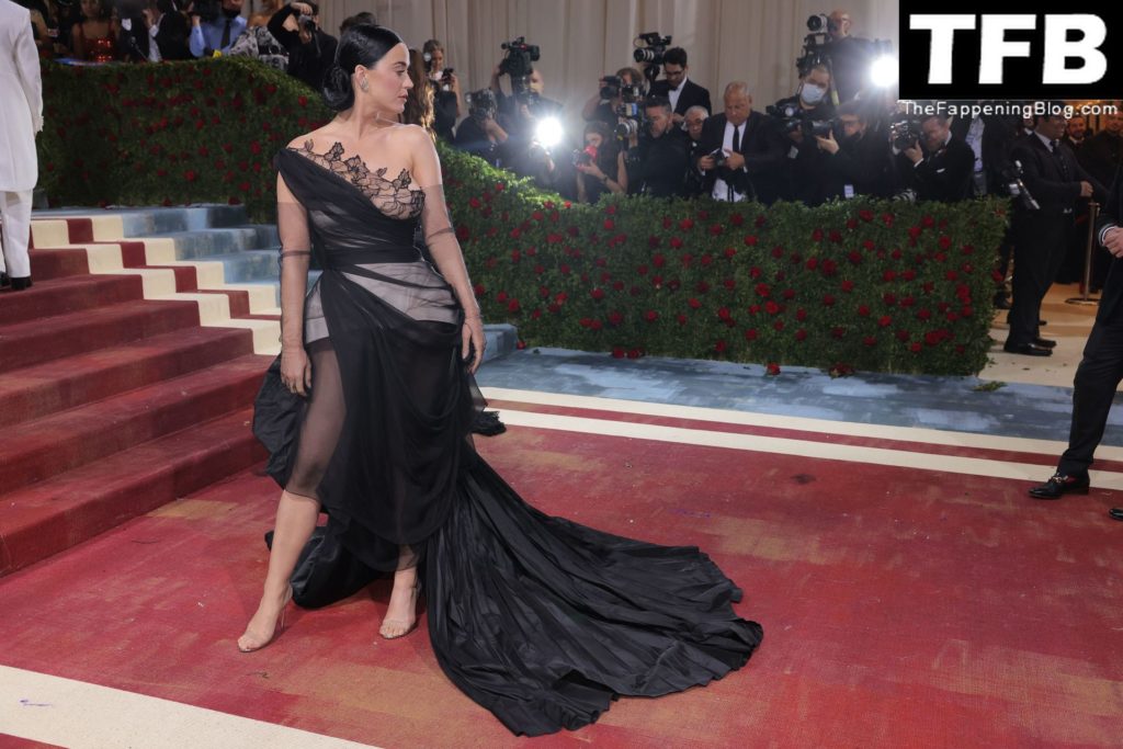 Katy Perry Sexy The Fappening Blog 4 1024x683 - Katy Perry Displays Her Curves at The 2022 Met Gala in NYC (101 Photos)