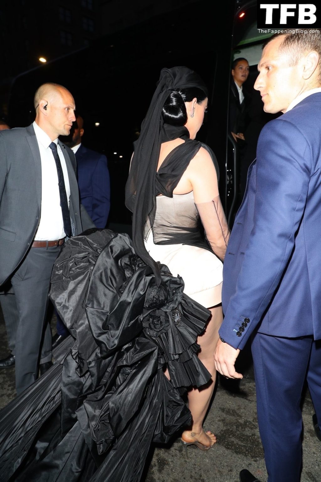 Katy Perry Sexy The Fappening Blog 66 1024x1536 - Katy Perry Displays Her Curves at The 2022 Met Gala in NYC (101 Photos)