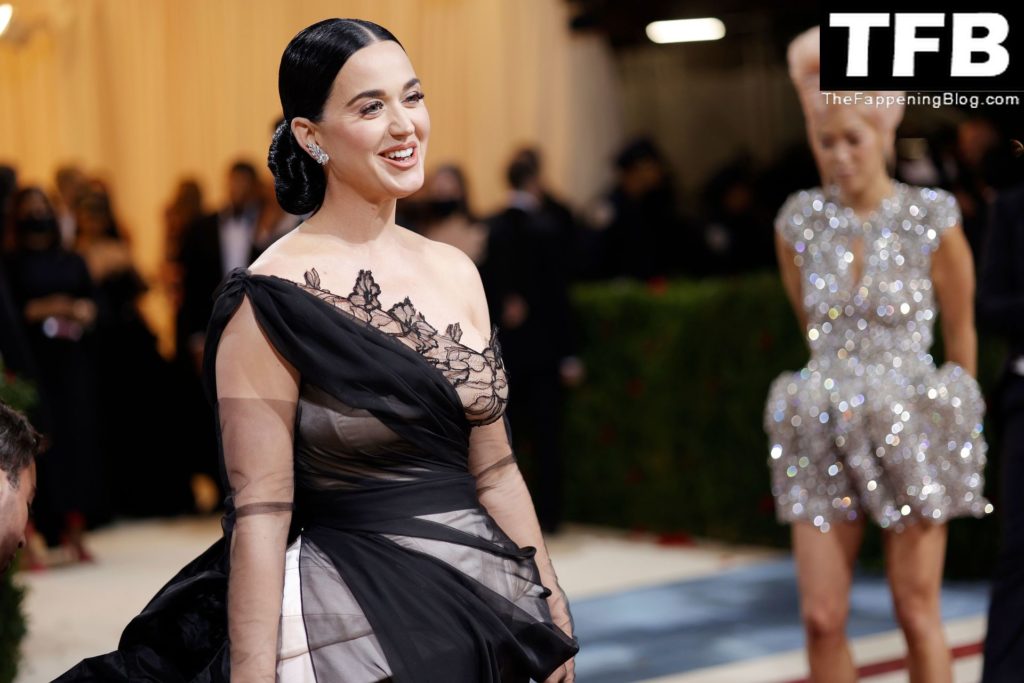Katy Perry Sexy The Fappening Blog 84 1024x683 - Katy Perry Displays Her Curves at The 2022 Met Gala in NYC (101 Photos)