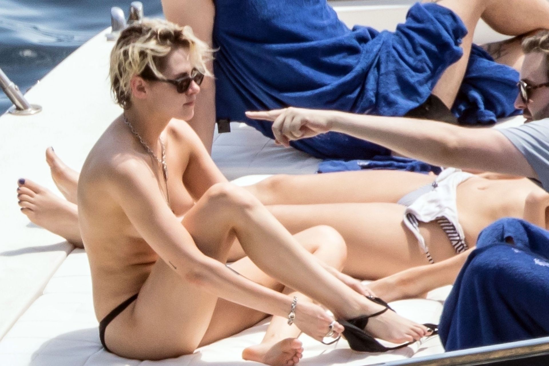 Kristen Stewart Nude 1 - Kristen Stewart Nude (14 Photos)