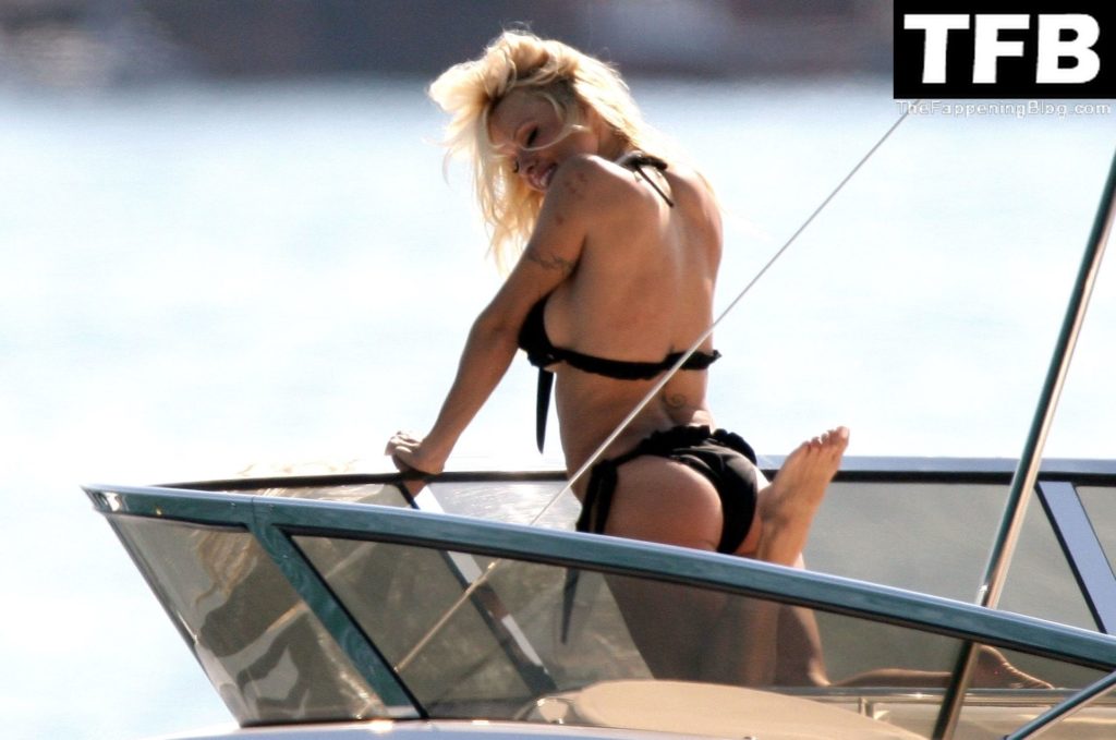 Pamela Anderson Topless Sexy The Fappening Blog 33 1024x679 - Pamela Anderson Poses Topless and in a Bikini on a Boat in Cannes (55 Photos)