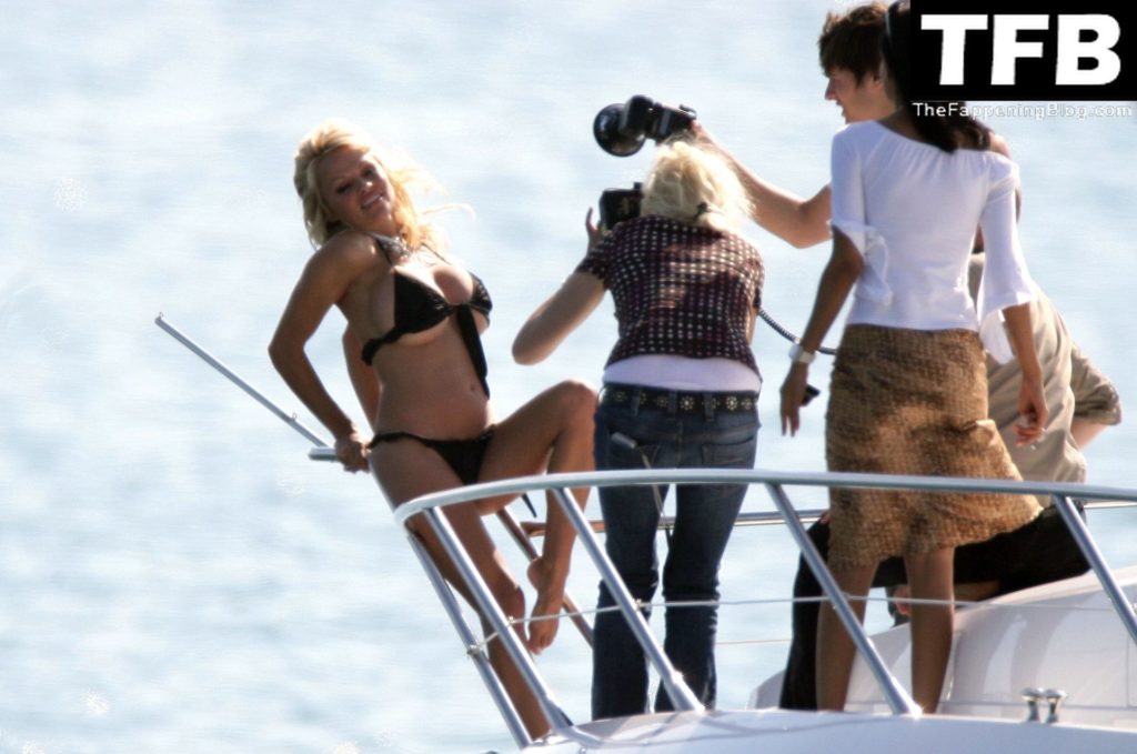 Pamela Anderson Topless Sexy The Fappening Blog 52 1024x679 - Pamela Anderson Poses Topless and in a Bikini on a Boat in Cannes (55 Photos)