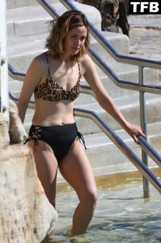 Rose Byrne Sexy The Fappening Blog 1 1 1024x1536 333x500 - Rose Byrne Takes a Dip at the Beach in Sydney (111 Photos)