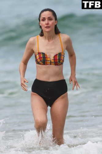 Rose Byrne Sexy The Fappening Blog 1 1024x1536 333x500 - Rose Byrne & Kick Gurry Enjoy a Day on the Beach in Sydney (90 Photos)