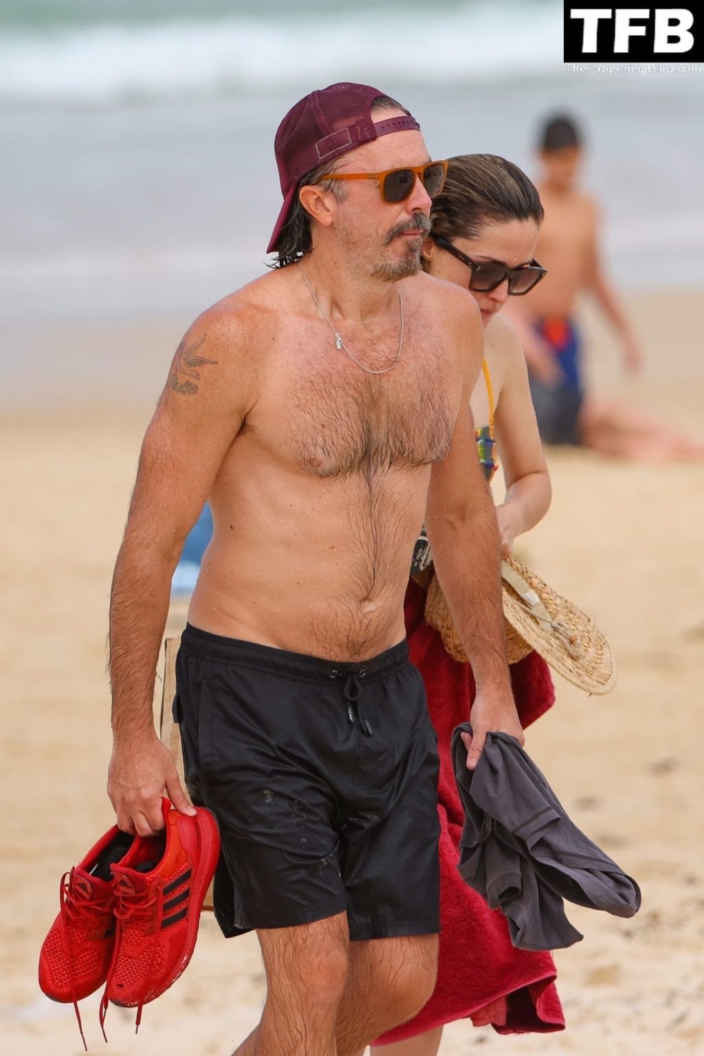 Rose Byrne Sexy The Fappening Blog 15 1024x1536 - Rose Byrne & Kick Gurry Enjoy a Day on the Beach in Sydney (90 Photos)