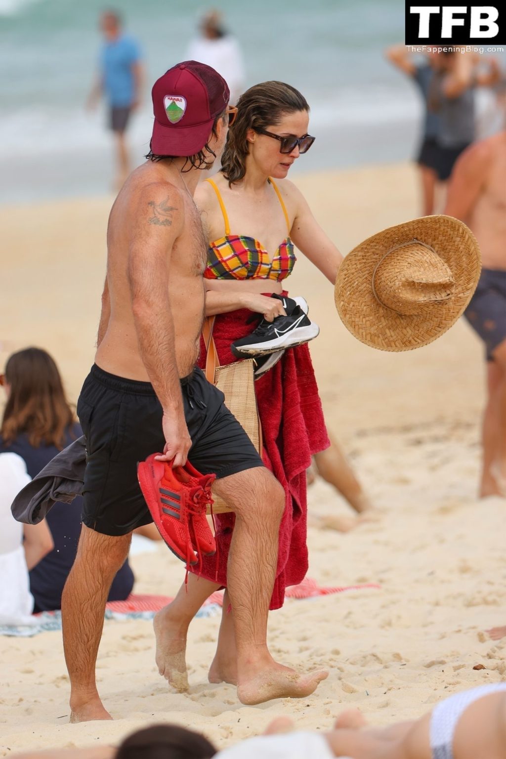 Rose Byrne Sexy The Fappening Blog 16 1024x1536 - Rose Byrne & Kick Gurry Enjoy a Day on the Beach in Sydney (90 Photos)