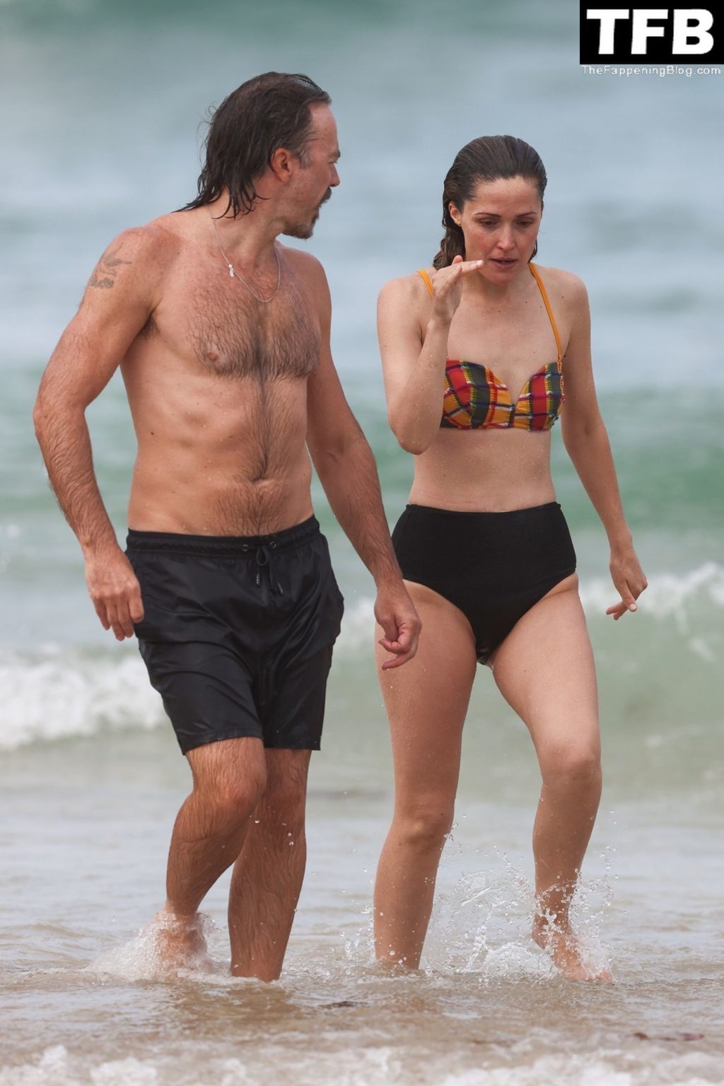 Rose Byrne Sexy The Fappening Blog 26 1024x1536 - Rose Byrne & Kick Gurry Enjoy a Day on the Beach in Sydney (90 Photos)