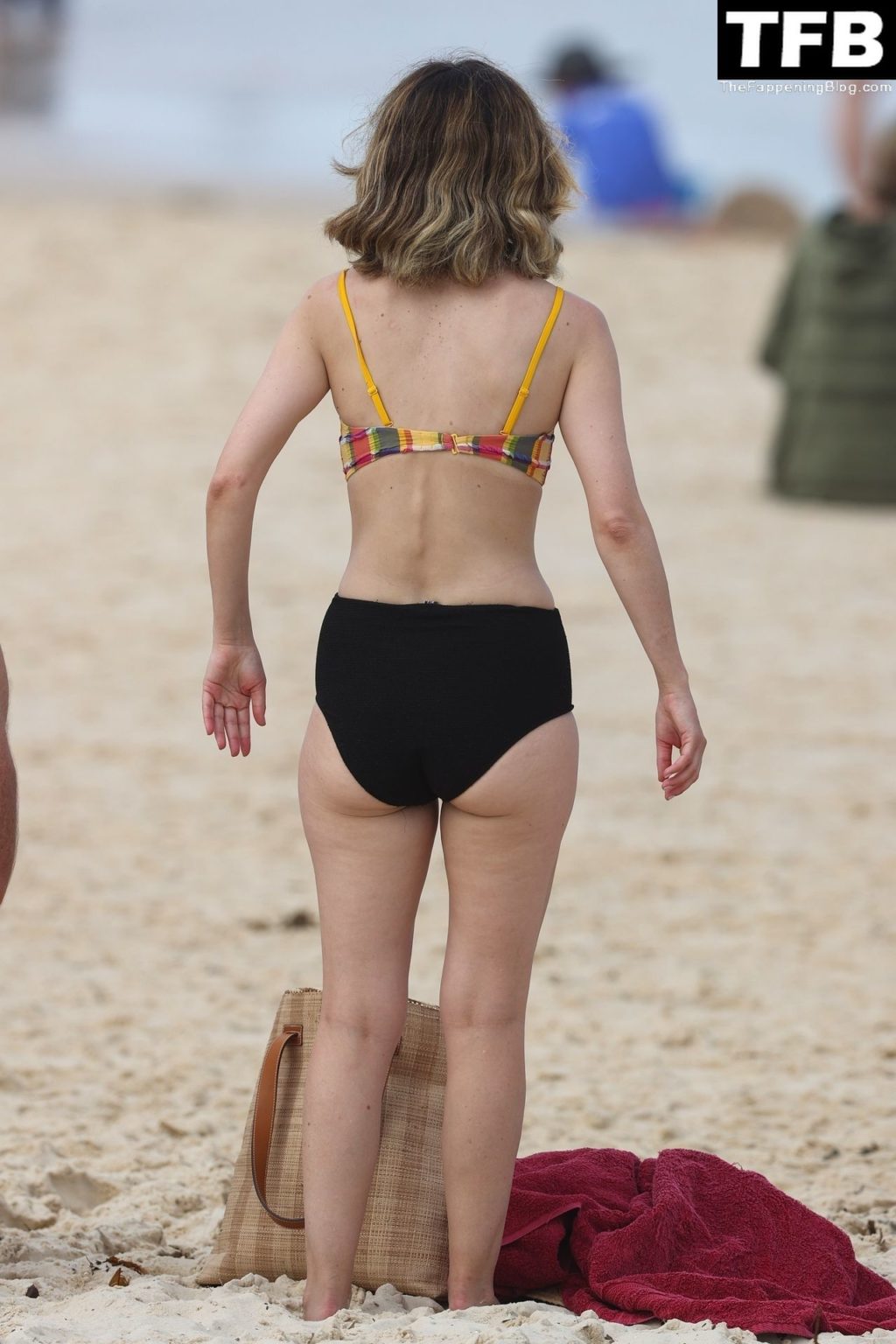 Rose Byrne Sexy The Fappening Blog 27 1024x1536 - Rose Byrne & Kick Gurry Enjoy a Day on the Beach in Sydney (90 Photos)