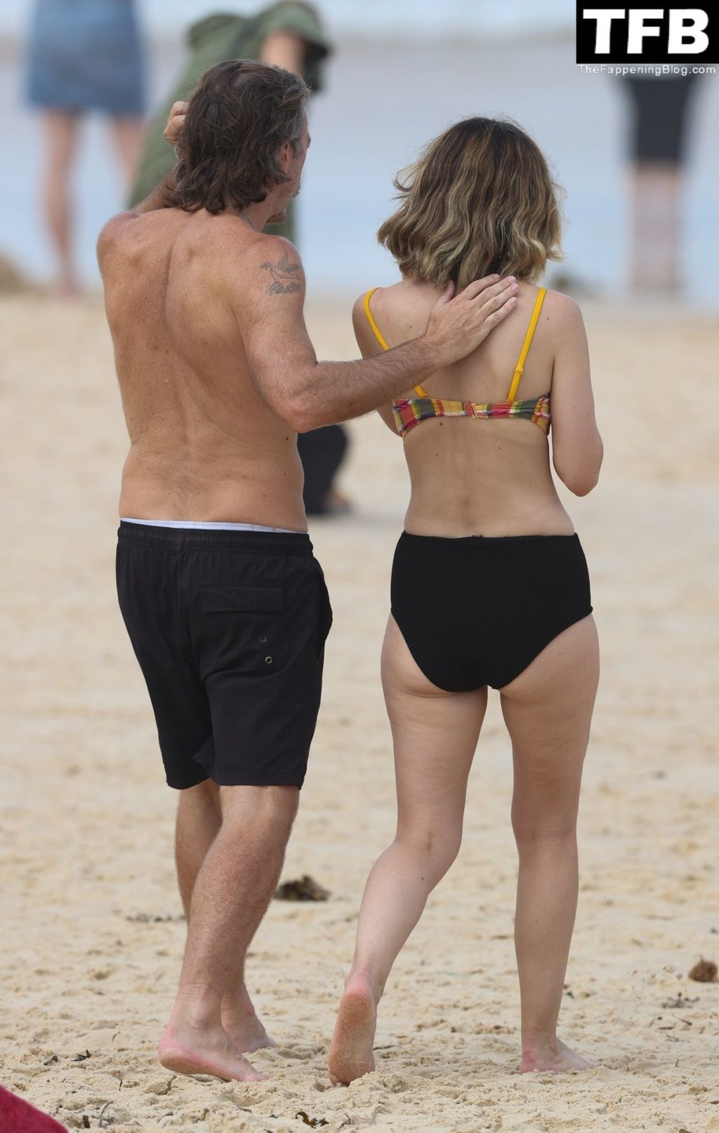 Rose Byrne Sexy The Fappening Blog 31 1024x1613 - Rose Byrne & Kick Gurry Enjoy a Day on the Beach in Sydney (90 Photos)