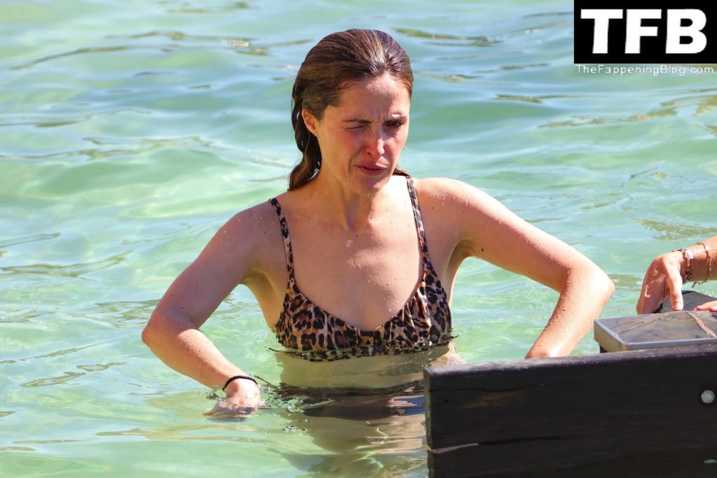 Rose Byrne Sexy The Fappening Blog 37 1 1024x683 - Rose Byrne Takes a Dip at the Beach in Sydney (111 Photos)