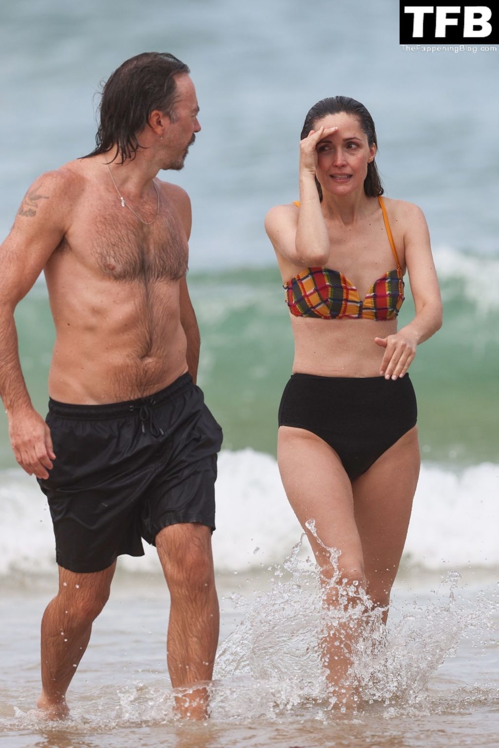 Rose Byrne Sexy The Fappening Blog 67 1024x1536 - Rose Byrne & Kick Gurry Enjoy a Day on the Beach in Sydney (90 Photos)