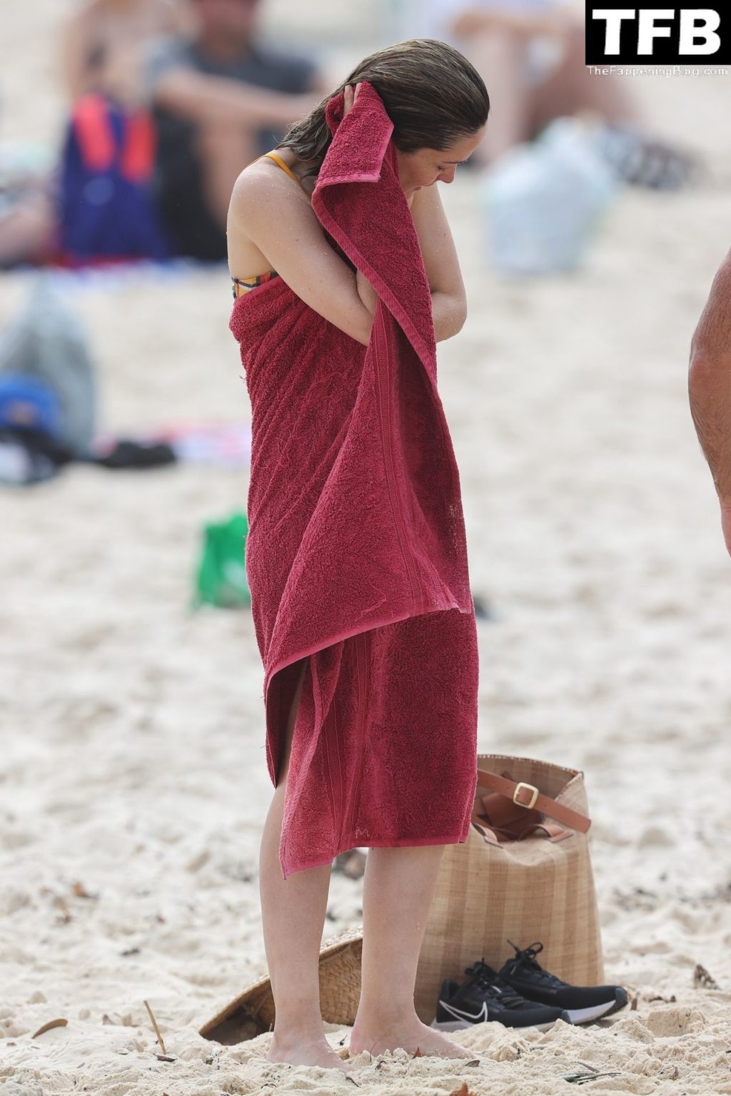 Rose Byrne Sexy The Fappening Blog 82 1024x1536 - Rose Byrne & Kick Gurry Enjoy a Day on the Beach in Sydney (90 Photos)