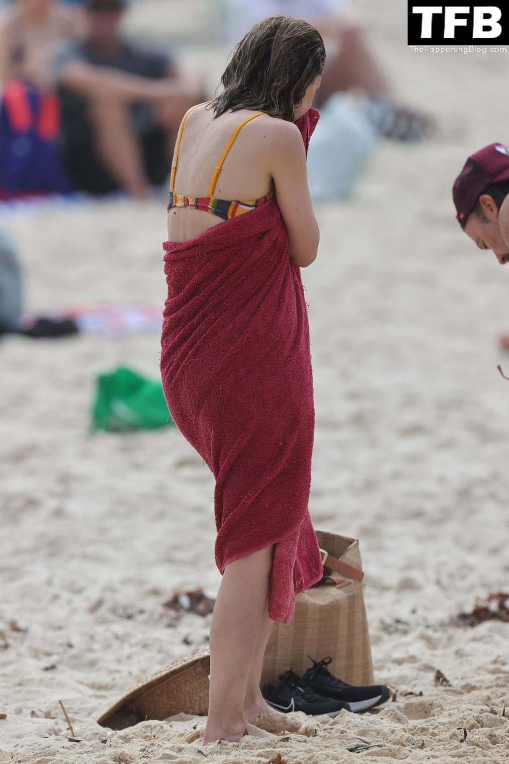 Rose Byrne Sexy The Fappening Blog 84 1024x1536 - Rose Byrne & Kick Gurry Enjoy a Day on the Beach in Sydney (90 Photos)