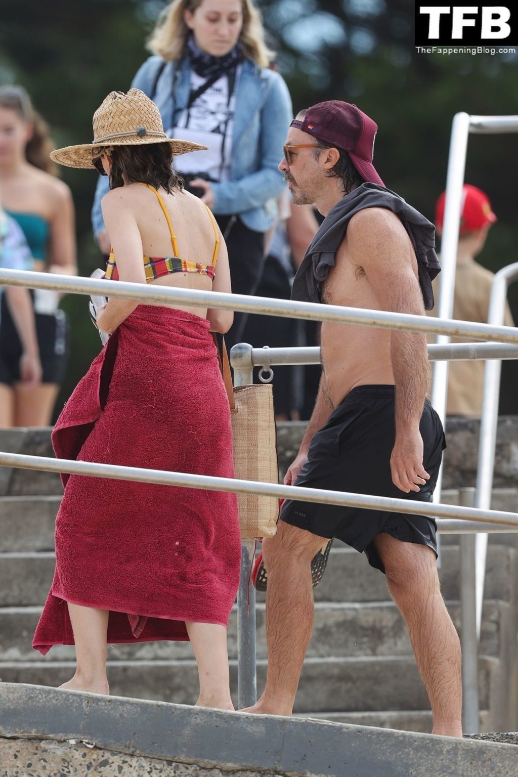 Rose Byrne Sexy The Fappening Blog 88 1024x1536 - Rose Byrne & Kick Gurry Enjoy a Day on the Beach in Sydney (90 Photos)