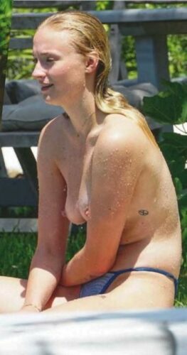 Sophie Turner Nude TheFappening.Pro 4 263x500 - Sophie Turner Topless in Public Magazine
