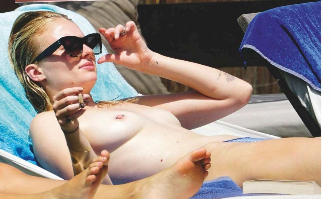 Sophie Turner Nude TheFappening.Pro 5 - Sophie Turner Topless in Public Magazine