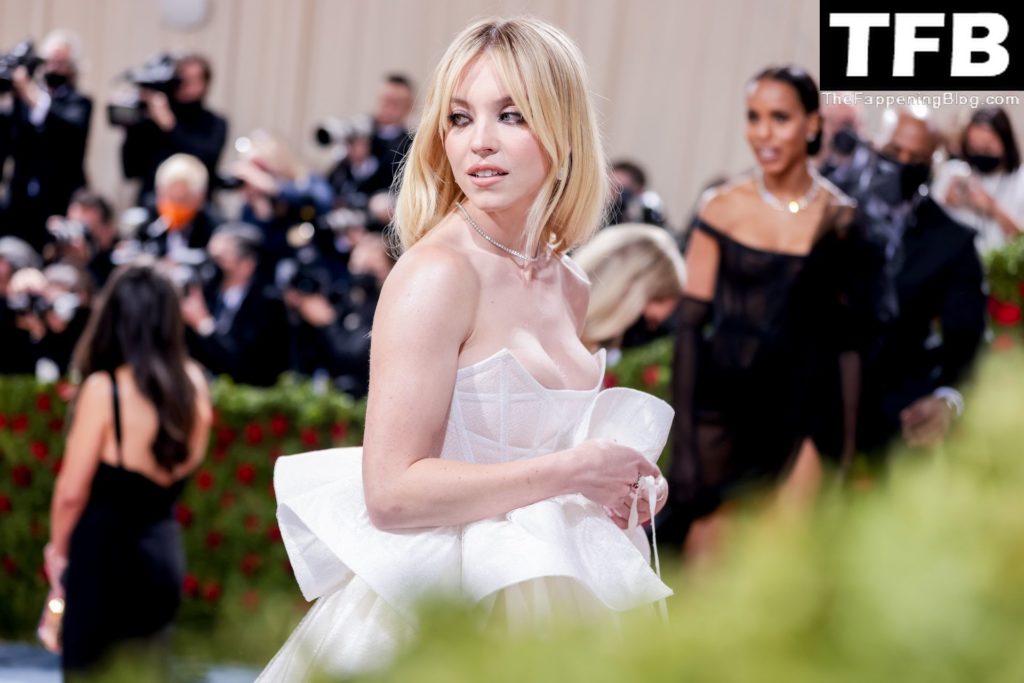 Sydney Sweeney Sexy The Fappening Blog 104 1024x683 - Sydney Sweeney Looks Hot in White at The 2022 Met Gala in NYC (132 Photos)