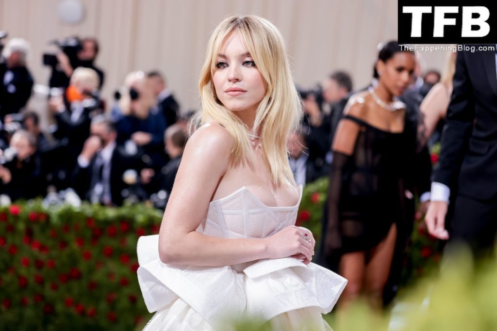 Sydney Sweeney Sexy The Fappening Blog 105 1024x683 - Sydney Sweeney Looks Hot in White at The 2022 Met Gala in NYC (132 Photos)