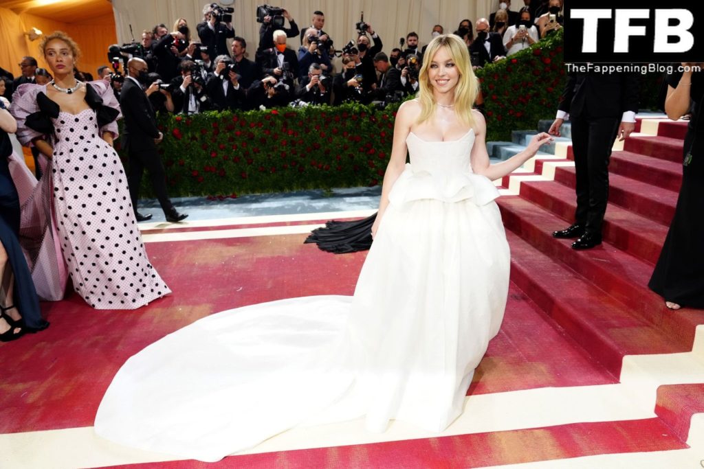 Sydney Sweeney Sexy The Fappening Blog 123 1024x683 - Sydney Sweeney Looks Hot in White at The 2022 Met Gala in NYC (132 Photos)