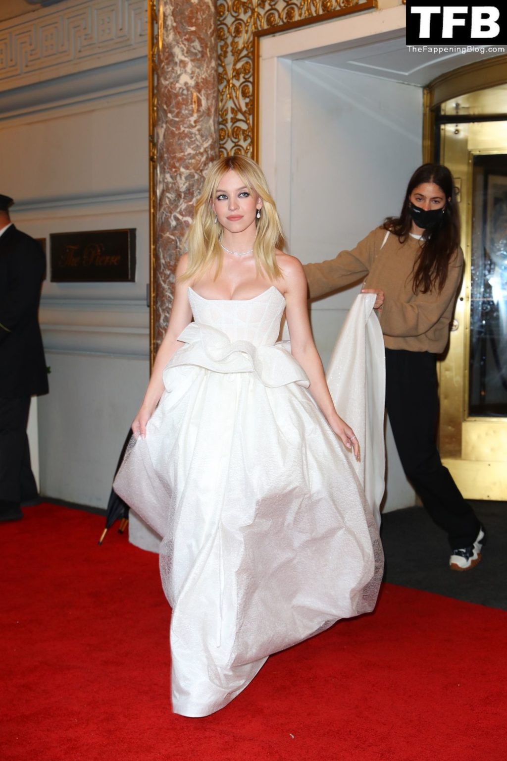 Sydney Sweeney Sexy The Fappening Blog 18 1024x1536 - Sydney Sweeney Looks Hot in White at The 2022 Met Gala in NYC (132 Photos)