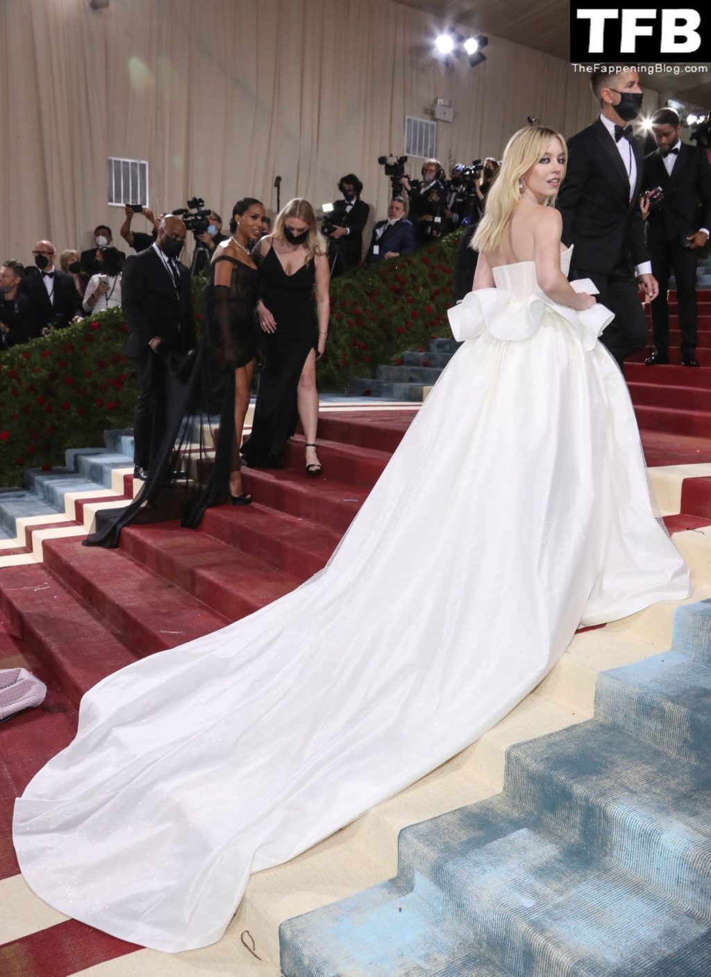 Sydney Sweeney Sexy The Fappening Blog 3 1024x1406 - Sydney Sweeney Looks Hot in White at The 2022 Met Gala in NYC (132 Photos)