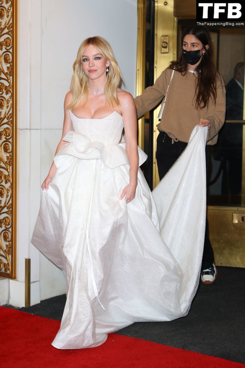 Sydney Sweeney Sexy The Fappening Blog 36 1024x1536 - Sydney Sweeney Looks Hot in White at The 2022 Met Gala in NYC (132 Photos)
