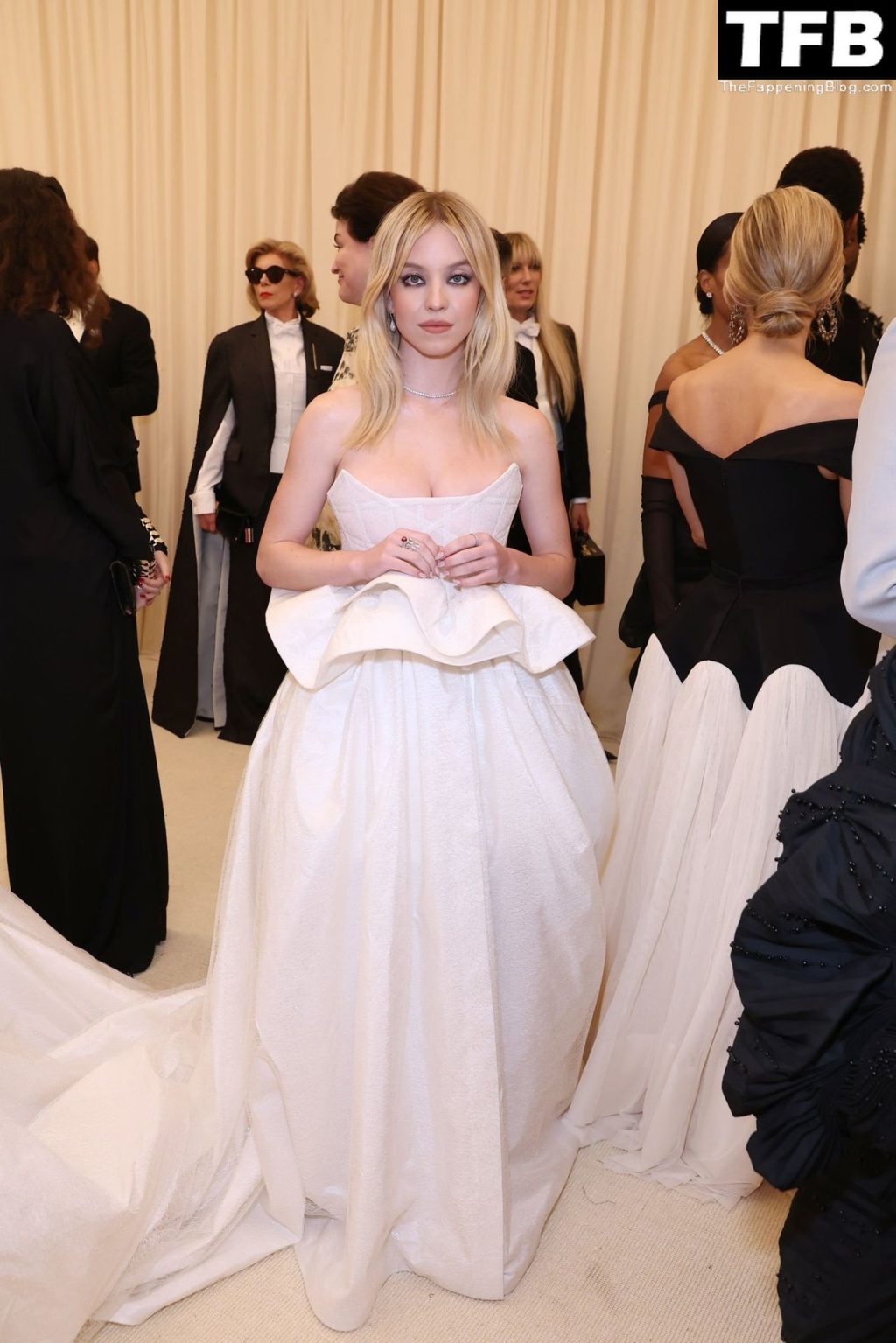 Sydney Sweeney Sexy The Fappening Blog 41 1024x1535 - Sydney Sweeney Looks Hot in White at The 2022 Met Gala in NYC (132 Photos)