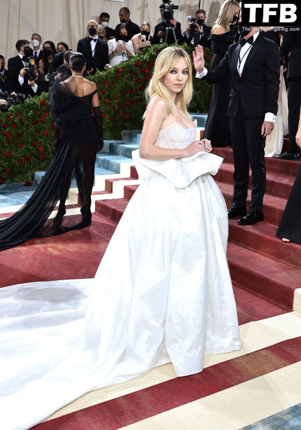 Sydney Sweeney Sexy The Fappening Blog 77 1024x1463 - Sydney Sweeney Looks Hot in White at The 2022 Met Gala in NYC (132 Photos)