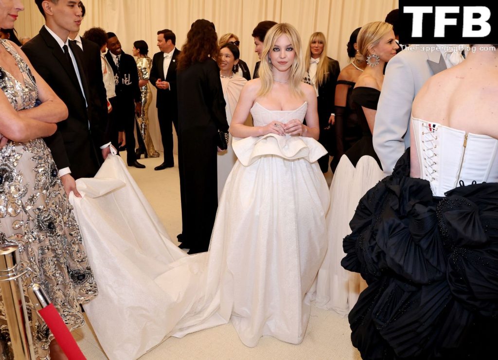 Sydney Sweeney Sexy The Fappening Blog 91 1024x741 - Sydney Sweeney Looks Hot in White at The 2022 Met Gala in NYC (132 Photos)