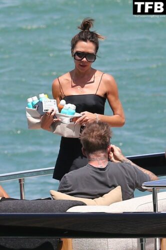 Victoria Beckham Sexy The Fappening Blog 1 1024x1542 332x500 - Victoria and David Beckham are Seen Living That Boat Life in Miami (47 Photos)