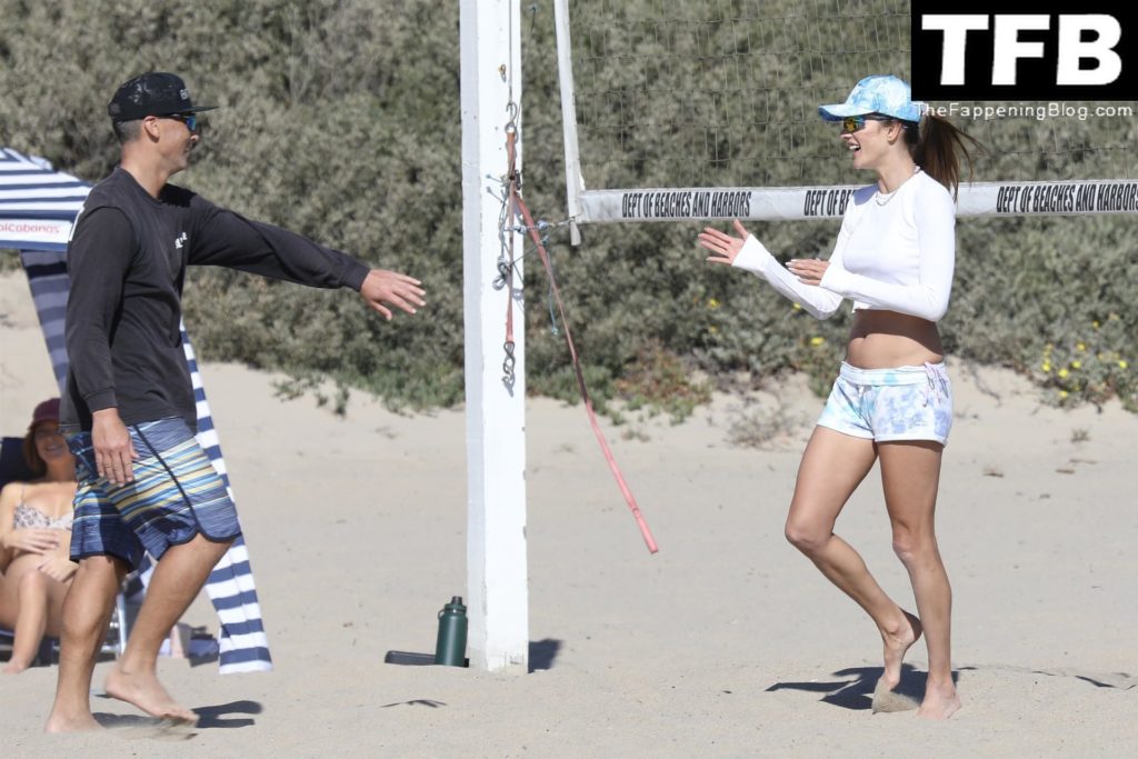 Alessandra Ambrosio Sexy The Fappening Blog 23 2 1024x683 - Alessandra Ambrosio & Richard Lee Share Some PDA on the Beach During a Volleyball Match (114 Photos)