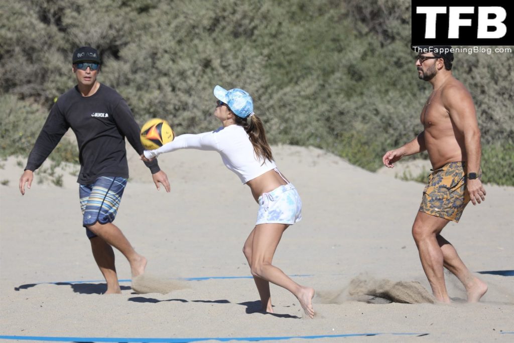 Alessandra Ambrosio Sexy The Fappening Blog 36 1 1024x683 - Alessandra Ambrosio & Richard Lee Share Some PDA on the Beach During a Volleyball Match (114 Photos)