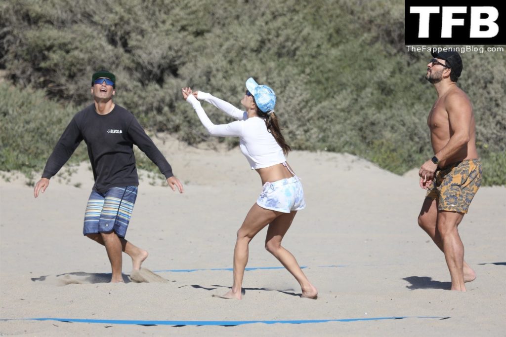 Alessandra Ambrosio Sexy The Fappening Blog 38 1 1024x683 - Alessandra Ambrosio & Richard Lee Share Some PDA on the Beach During a Volleyball Match (114 Photos)