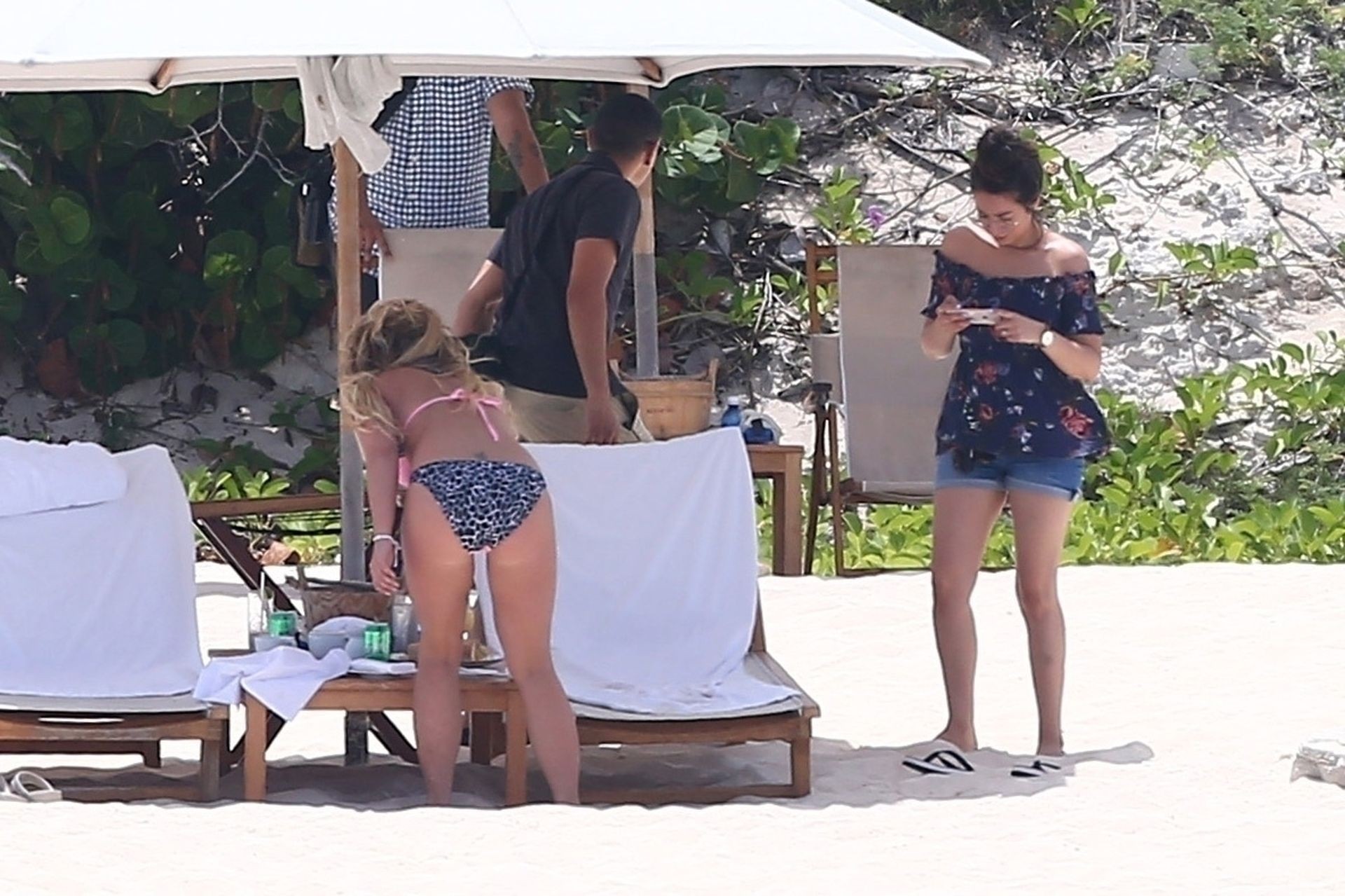 Britney Spears Sexy 2 - Britney Spears Sexy Bikini in Turks and Caicos (35 Photos and Video)