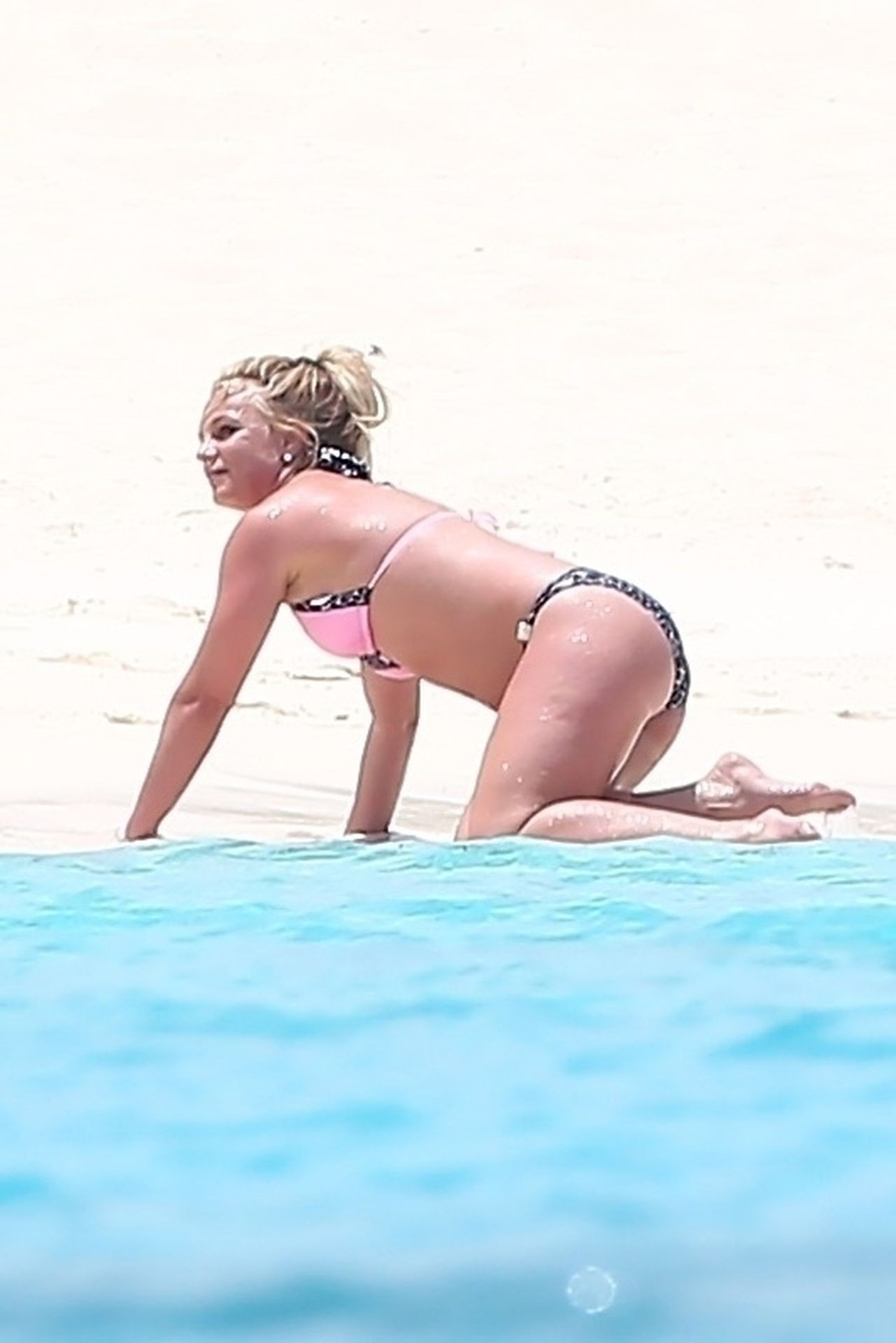 Britney Spears Sexy 24 - Britney Spears Sexy Bikini in Turks and Caicos (35 Photos and Video)